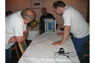 Laptop auf der Kippe